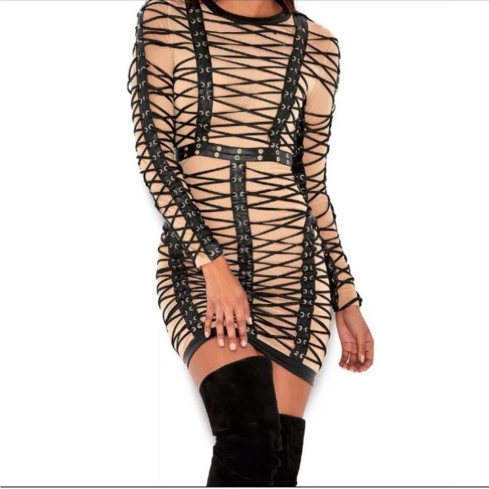 House of CB Black and Tan Lace-Up Detail - Picture 6 of 11